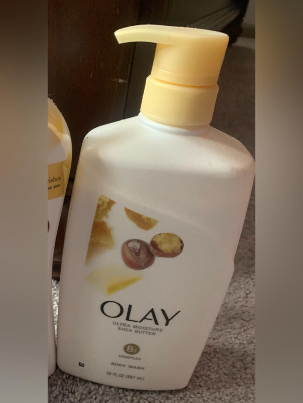 OLAY Ultra Moisture Shea Butter Body Wash - White & Yellow Cap